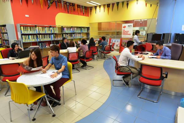 英迪大学：拓展学术思维模式